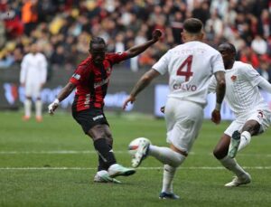 Gaziantep FK ile Atakaş Hatayspor Arasında İlk Yarıda Eşitlik: 1-1