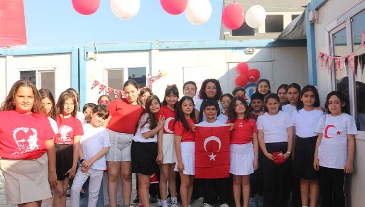 Hatay’da 23 Nisan Coşkusu Konteyner Kentte Yaşandı