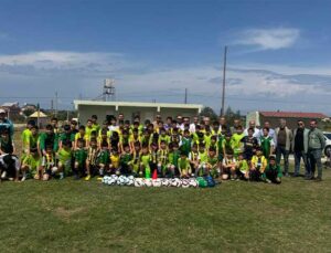 İskenderun Fenerbahçeliler Derneğinden Arsuz Gözcülerspor’a Malzeme Desteği