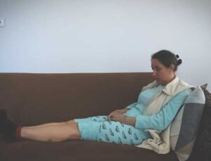 Arsuz’da Sahipsiz Köpeklerin Saldırısına Uğrayan Kadın Yaralandı