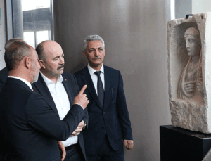 Zeugma Mozaik Müzesi’nden 51 Eser Hatay’da Ziyarete Açıldı