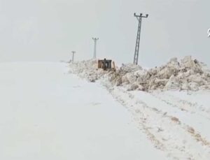 Hakkari’de Nisan Ayında Karla Mücadele Devam Ediyor: Yüksekova ve Şemdinli’de Zorlu Çalışma