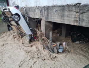 Osmaniye’de sağanak nedeniyle Bülbül Deresi taştı