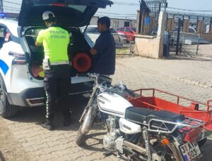 Hatay’da tehlikeli motosiklet kullanan sürücüye para cezası