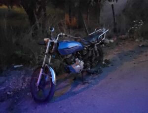 Adana’da “Dur” İhtarına Uymayan Motosikletli 2 Şüpheli Kaza Yaparak Yaralandı