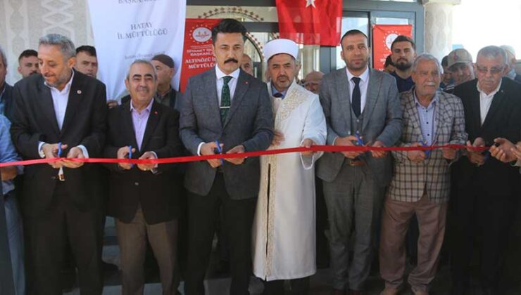 Hatay’da Depremde Yıkılan İki Cami Yeniden İnşa Edilerek İbadete Açıldı