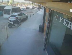 Hatay’ın Antakya ilçesinde bir kamyon, şerit değiştiren otomobile çarptı ve metrelerce sürükledi.