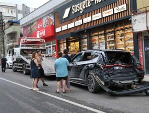 Hatay’da Freni Bozulan İş Makinesi 4 Araca Çarptı