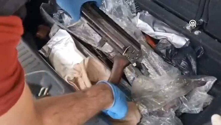 Sakarya’da Polis Memurunun Aracında 9 Kaleşnikof ve 5 Ruhsatsız Tabanca Ele Geçirildi