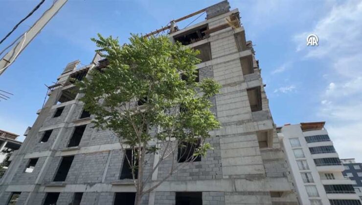 Adıyaman’da bir binanın 6’ıncı katından düşen inşaat işçisi hayatını kaybetti.