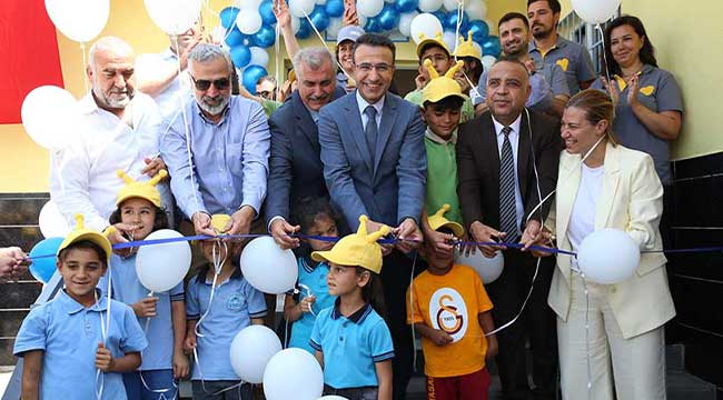 Hatay’da kırsal mahalledeki okulun kütüphanesini Turkcell Gönüllüleri yeniledi