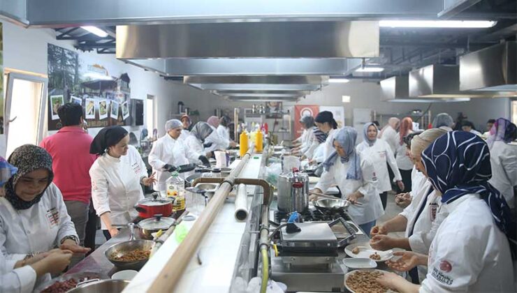 Depremzede Kadınlar Kahramanmaraş’ta Gastronomi Atölyesinde Ulusal ve Uluslararası Yemekleri Öğreniyor