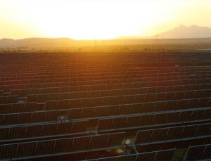 Erzin’de Çorak Arazi Dev Güneş Tarlasına Dönüştü: 160 Bin Evin Enerjisi Karşılanacak