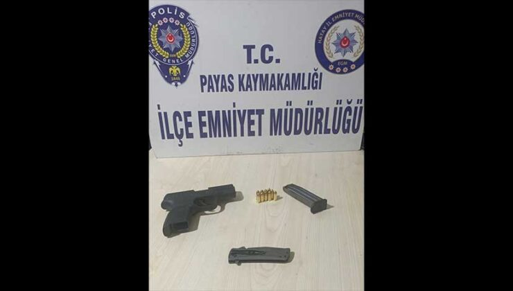 Payas’ta Üst Aramasında Ruhsatsız Tabanca ve Bıçak Bulunan 2 Şüpheli Gözaltına Alındı