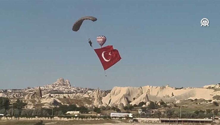 Kapadokya Semalarında JÖAK’tan Nefes Kesen Paraşüt Gösterisi