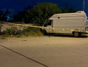 İskenderun’da Otobüsle Çarpışan Hafif Ticari Araç Sürücüsü Yaralandı