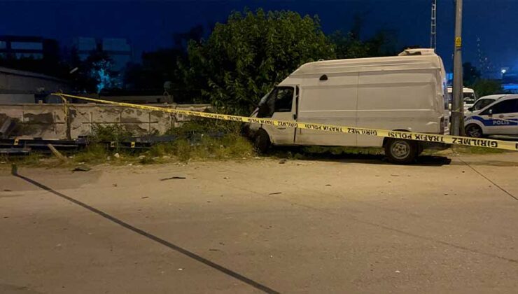 İskenderun’da Otobüsle Çarpışan Hafif Ticari Araç Sürücüsü Yaralandı