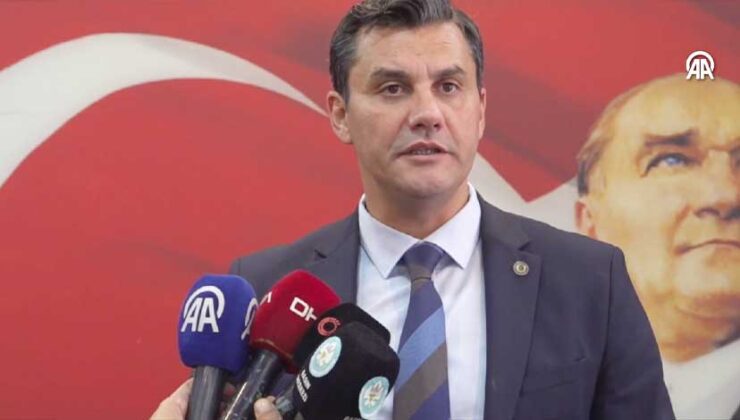 Ferdi Zeyrek için belediye önünde tören düzenlendi