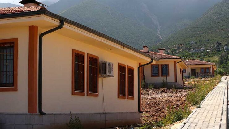 Hatay’da Köy Evleri Teslim Edilen Depremzedeler Bayrama Yeni Yuvalarında Giriyor