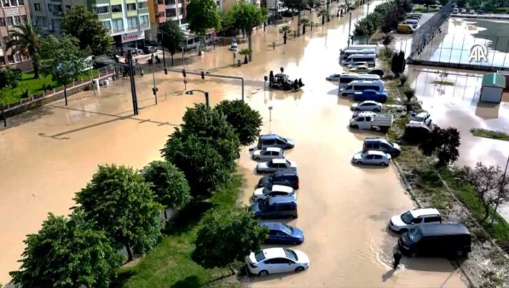 Trabzon Ortahisar’da Sağanak Yağış Etkili Oldu: Ev ve İş Yerlerini Su Bastı