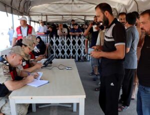 Cilvegözü’nde Yoğunluk: Okul Tatiliyle Suriyelilerin Dönüşü Arttı