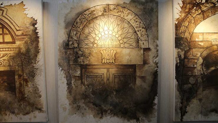 Hataylı Ressam Esra Sönmez, Resimlerini Çay ve Kahve ile Renklendiriyor