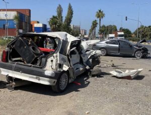İskenderun’da Otomobil Kazası: 2 Kişi Yaralandı