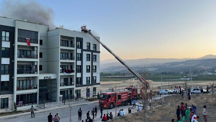 Kırıkhan’da Apartman Çatısında Yangın Paniği