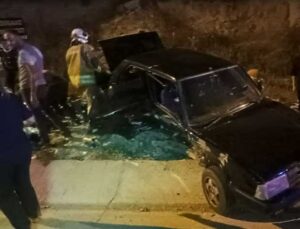 Hatay Yayladağı’nda Feci Kaza: İki Otomobil Çarpıştı, 1’i Ağır 6 Yaralı