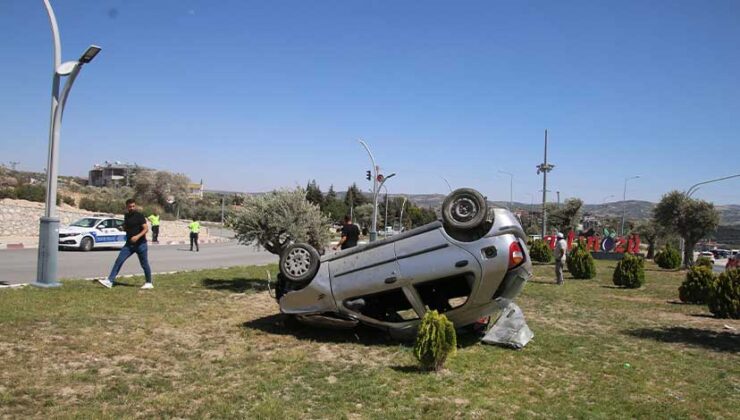 Hatay Altınözü Yolunda Kaza: Otomobil ile Ticari Araç Çarpıştı, 2 Yaralı