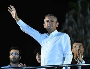 Özgür Özel Adana’da Konuştu: “CHP Babaevidir, Tapusu Atatürk’e Aittir”