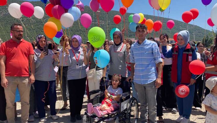 Burdur’da Minik Yağmur İçin Umut Balonları Gökyüzüne Bırakıldı