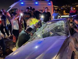 Defne’de Kaza: Refüje Çarpan Otomobilde 4 Kişi Yaralandı