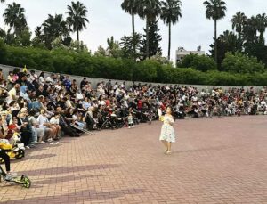 İskenderun’da Açık Hava Sinema Keyfi: Çocuklar Nemo ile Buluştu