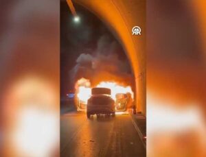 Pendik’te Seyir Halindeki Otomobil Alev Aldı: Araç Kullanılamaz Hale Geldi