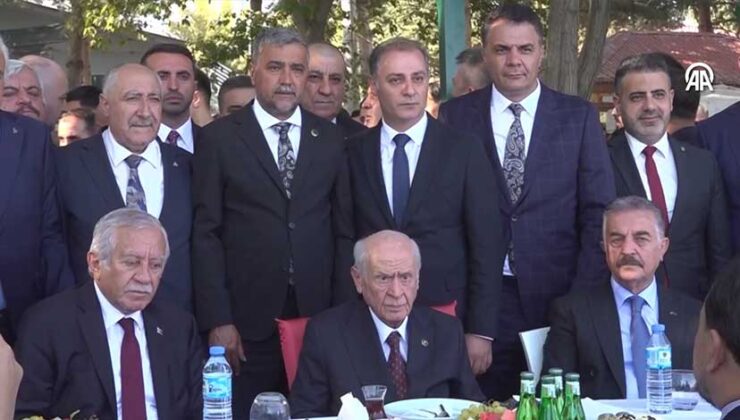 MHP Genel Başkanı Bahçeli, Ahlat’ta Vatandaşlarla Buluştu