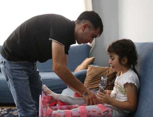 Spina bifida hastası Yağmur, tek başına yürüyeceği günün hayalini kuruyor