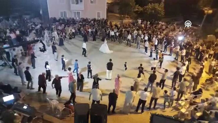 Burdur’da Köy Düğününde Gelin ve Damada Zeybekli Kutlama