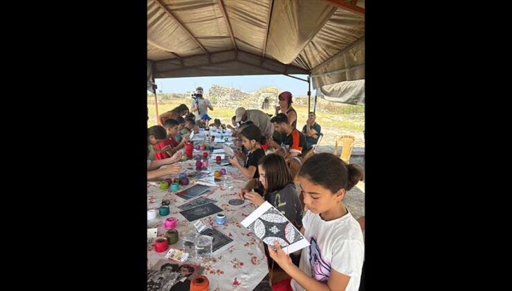 Erzin’de Çocuklar Epiphaneia Antik Kentini Gezdi