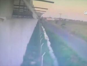 Otomobil Sulama Kanalına Devrildi: 2 Yaralı