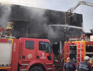 İskenderun’da Mobilya Atölyesinde Çıkan Yangın Söndürüldü