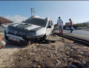 Samandağ’da İki Otomobil Çarpıştı: Araçlarda Hasar Oluştu