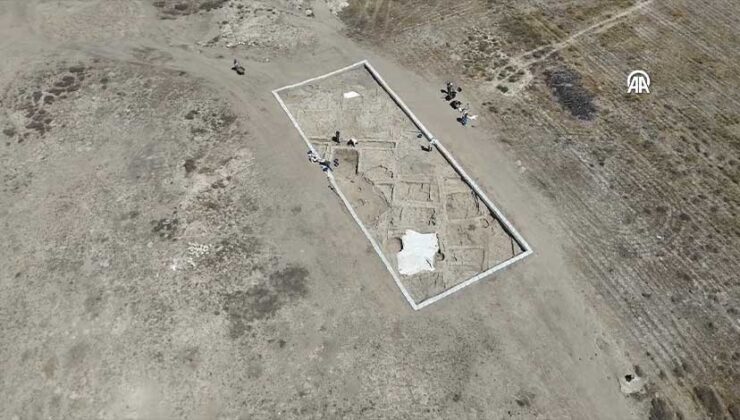 Karaman Canhasan 3 Höyüğü’nde 7 bin 450 yıllık sokak yapısı ortaya çıkarıldı
