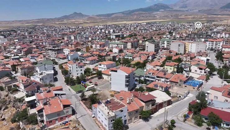 Erciyes’in 400 Yıllık Keşişin Havuzu, Sıcaktan Bunalanlara Buz Gibi Serinlik Sunuyor