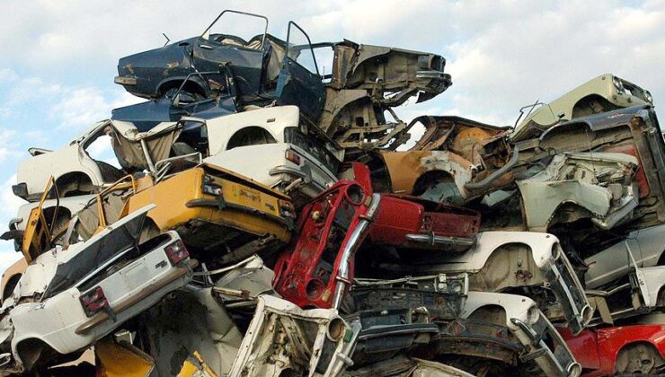 Hurda Teşviki Geliyor mu? 2025’te Araç Sahiplerini Bekleyen ÖTV İndirimi ve Hibe Desteği