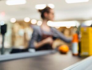 Uzmanlardan Zincir Market Uyarısı: “Ayakta Çalışma Sağlığı Tehdit Ediyor”