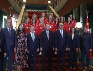 Cumhurbaşkanı Erdoğan, A Milli Kadın Voleybol Takımı’nı kabul etti