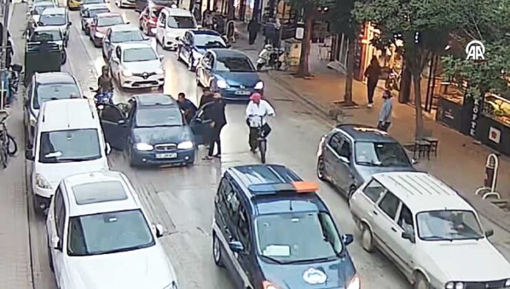 Bursa İnegöl’de fenalaşan sürücüyü zabıta ekipleri hastaneye yetiştirdi