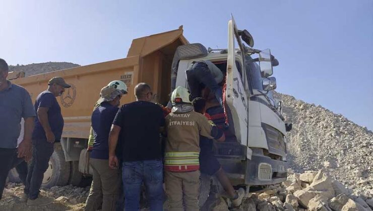 İskenderun’da Hafriyat Kamyonu Devrildi: Sürücü Yaralandı
