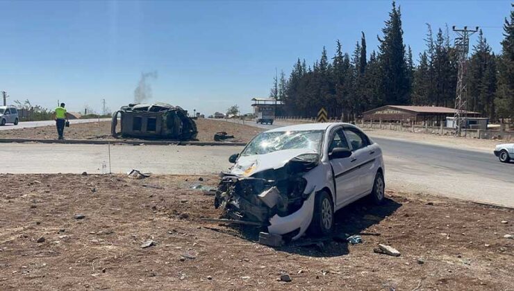 Kırıkhan’da İki Otomobil Çarpıştı: 4 Yaralı